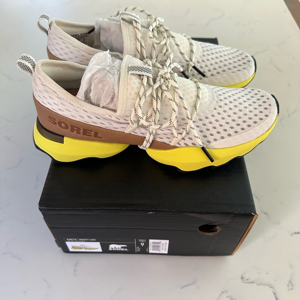 Sorel Kinetic Impact size 9, new in box